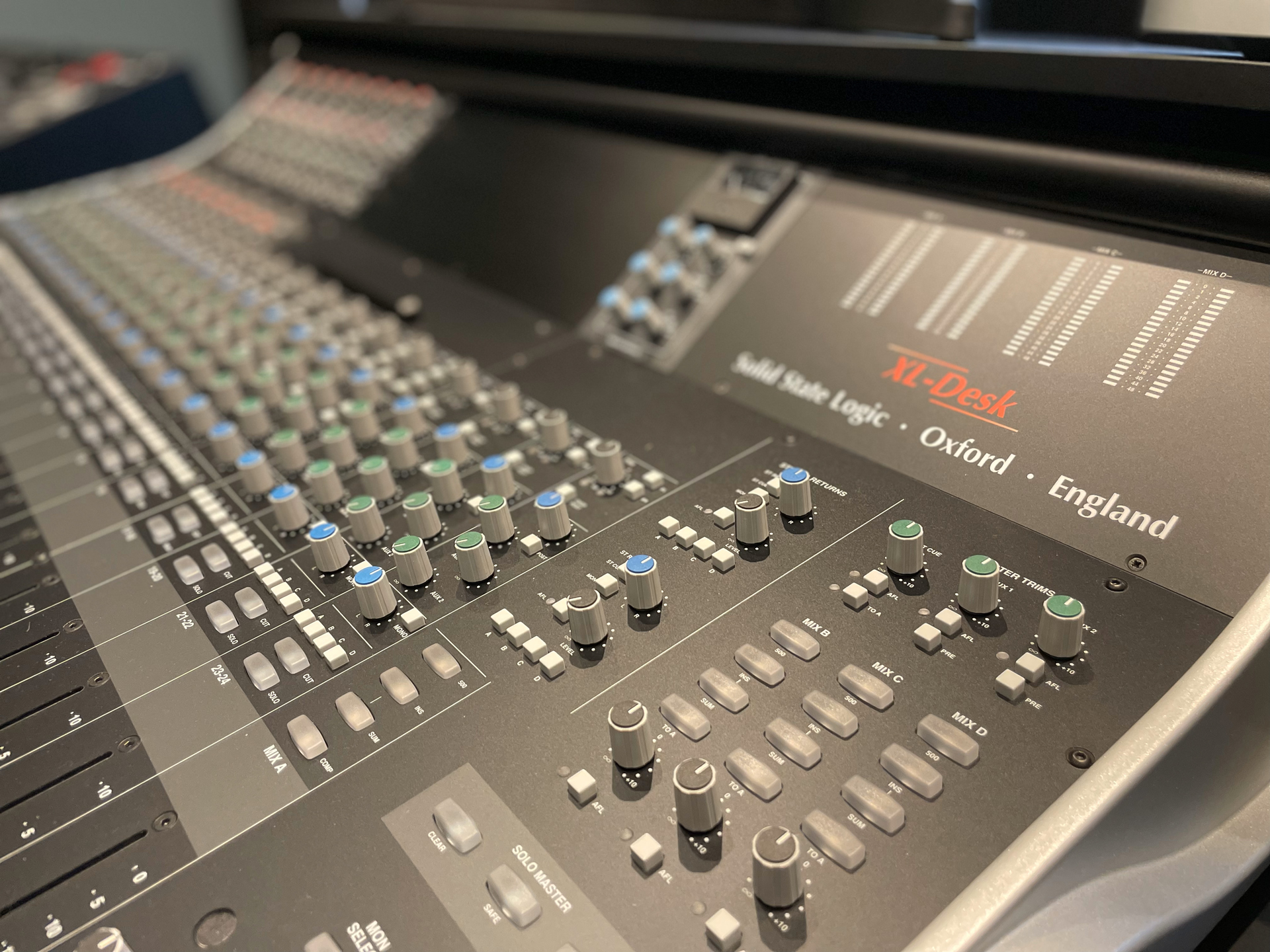 Sala mixing Dolby Atmos 7.1.4